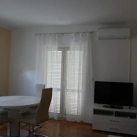 Apartment Nena *