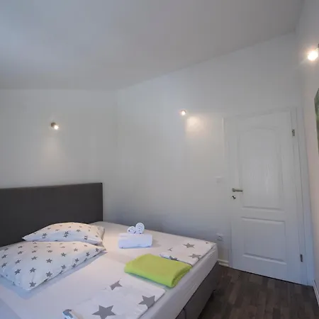 Apartment Nena Podstrana