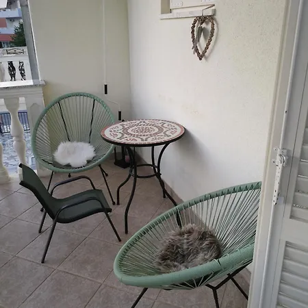 Apartment Nena Podstrana