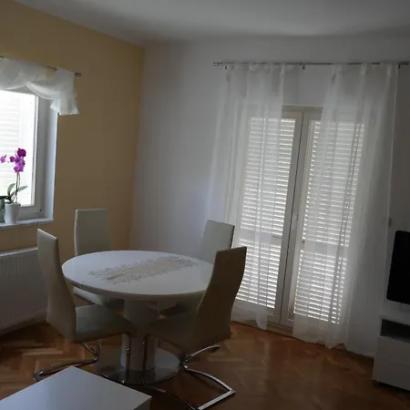 Apartment Nena *